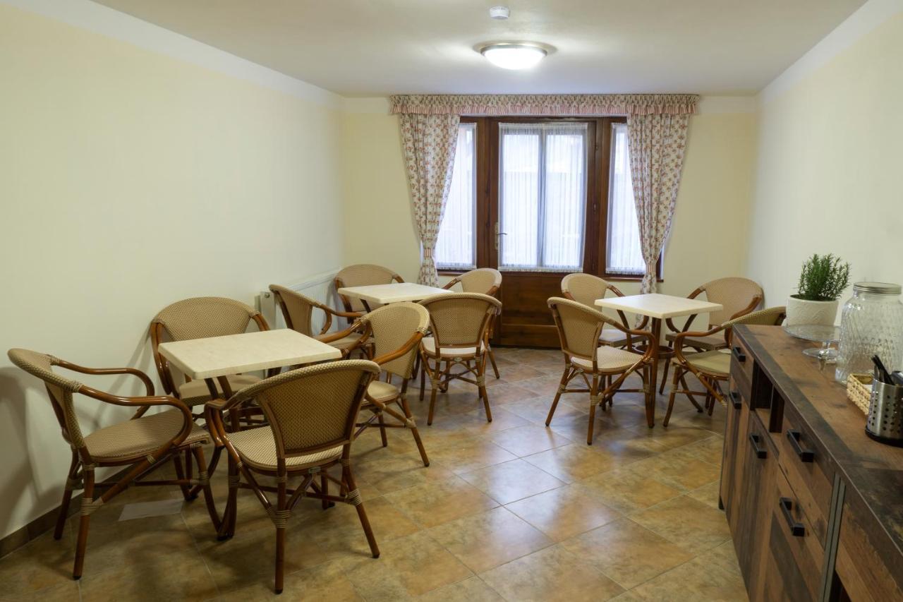 Penzion Ruze Benesov nad Ploucnici Екстериор снимка